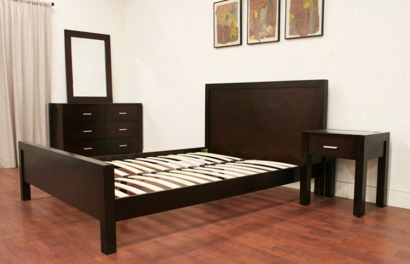 4pc Quren Size Bedroom Set In Light Cappuccino Finish
