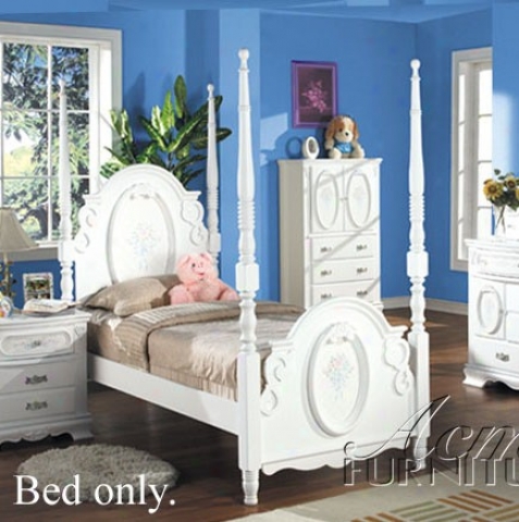 Full Size Poster Bed With Flora Pattern White Finish