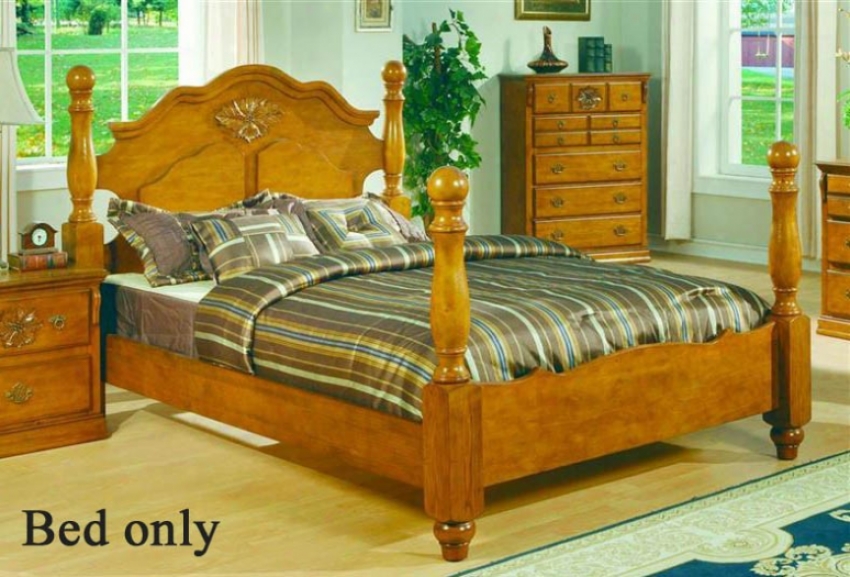 King Sizr Bed With Four Posts In Pine Finish