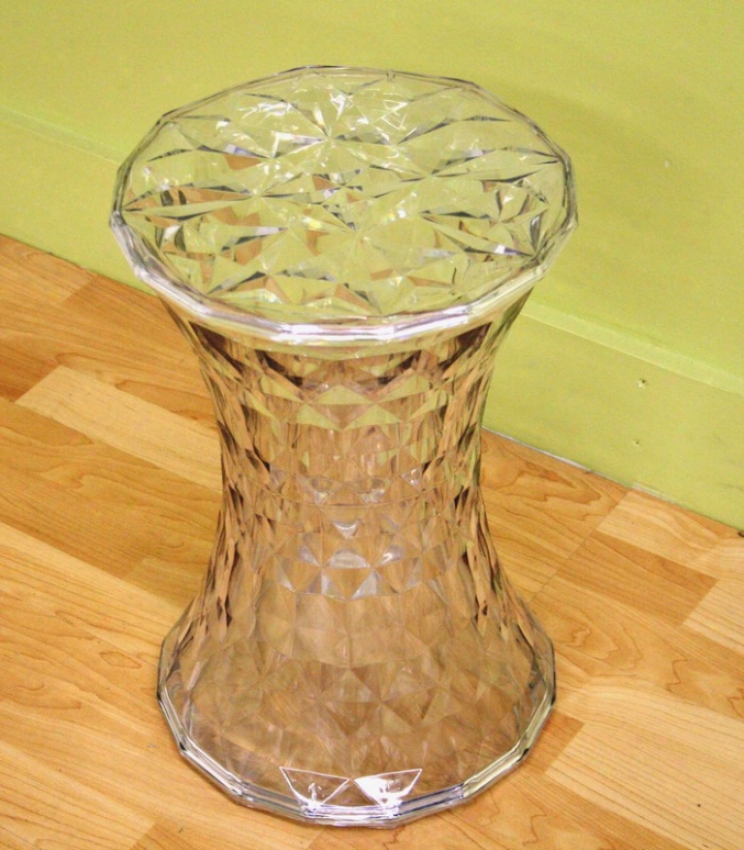 Pedestal Table With Grooed Surface In Hollow Plastic