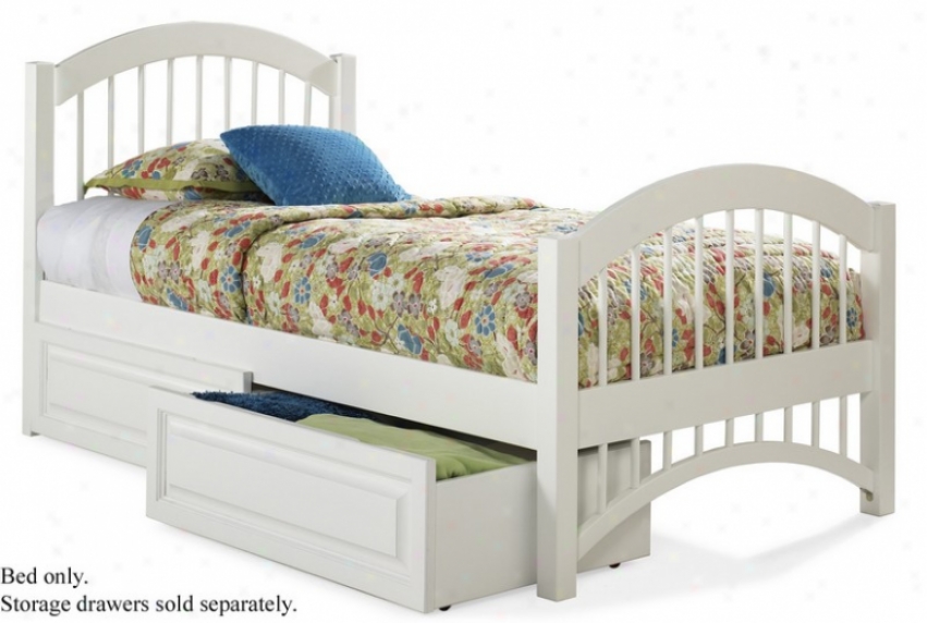 Queen Size Windsor Style Platform Bed Wjth Footboard White Finish