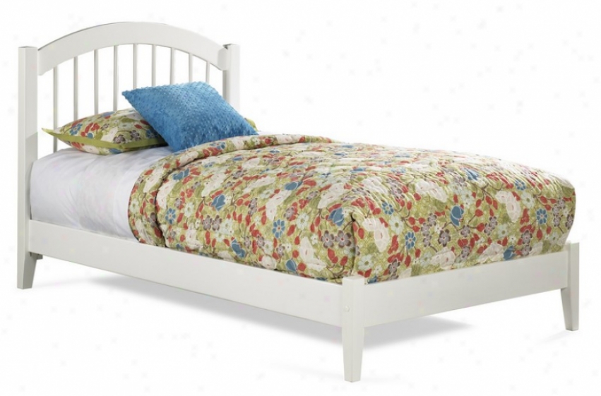 Queen Size Windsor Style Platform Bed Upon Open Footrail White Finish