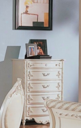 Storage Chest Upon Gold Accents In White Pearl Finish