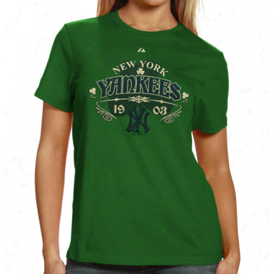 Majestic New York Yankees Ladies Green Clover Contwnder T-shirt