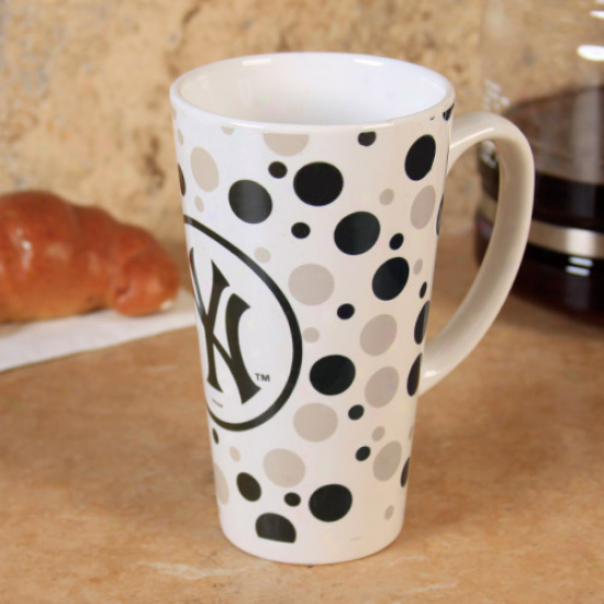 New York Yankees 16oz. Polka Dot Ceramic Latte Mug