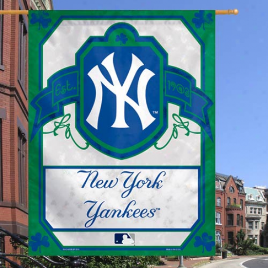 New Yor Yankees 27'' X 37'' Irish Vertical Banner Flag