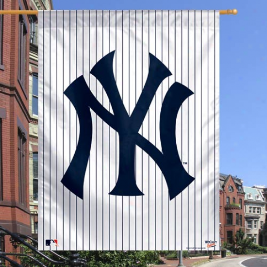 New York Yankees 27'' X 37'' White Pinstripe Vertical Banner Flag