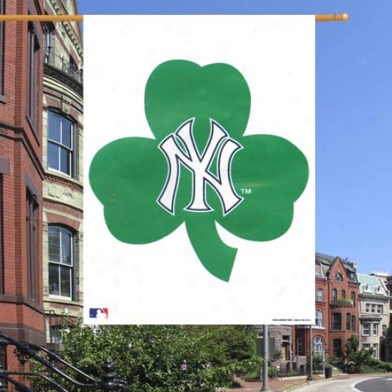 "new York Yankees 27"" X 37"" White Shamrock Vertical Banner Flag"