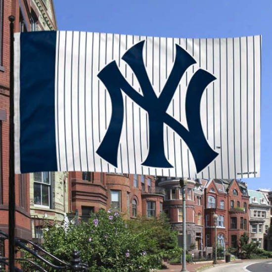 New York Yankees 3' X 5' White Pinstripe Logo Flag