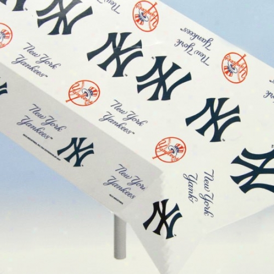 New York Yankees Mlb Team Logo Plastic Tablecloth