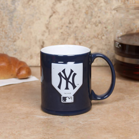 New York Yankees Navy Blue 11oz. Ceramic Sculpted Mug