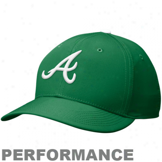 Nike Atlanta Braves St. Patrick's Day Adjustable Performance Hat - Kelly Green