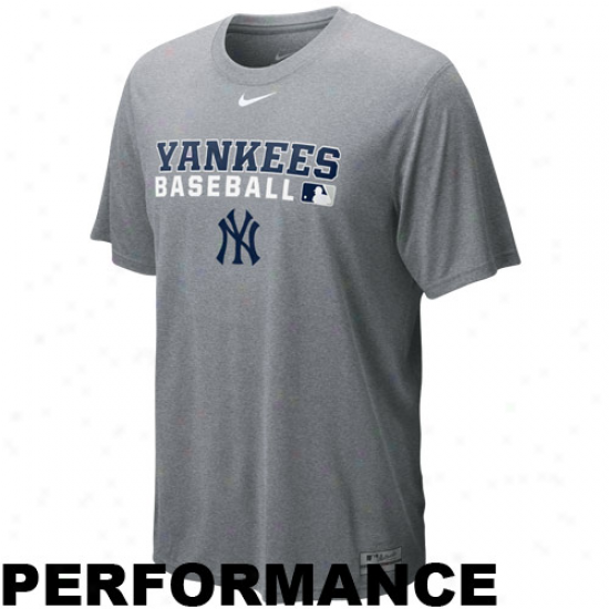 Nike New York Yankees Ash Team Issue Legend Performance T-shirt