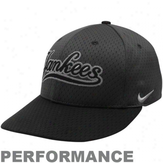 Nike New York Yankees Black Mesh Performance Flex Fit Hat