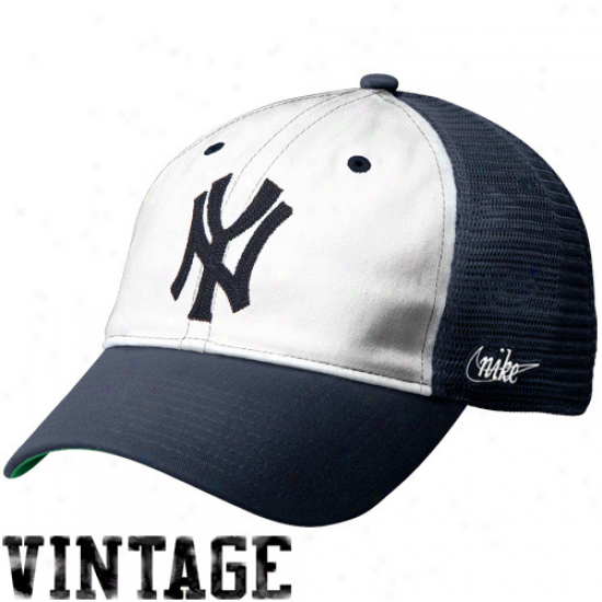 Nike New York Yankees Heritage 86 Vintage Relaxed Adjustable Trucker Hat - Navy Blue-white