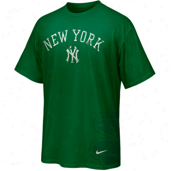 Nike New York Yankees Kelly Green St. Patrick's Day Basic T-shirt