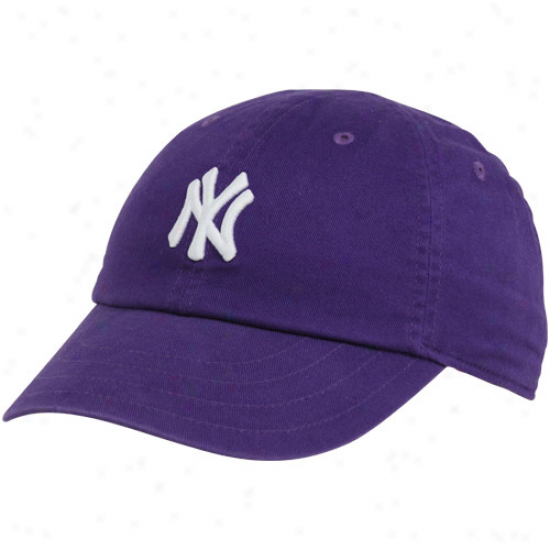 Nike New York Yankees Ladies Purple Campus Classic Adjustable Hat