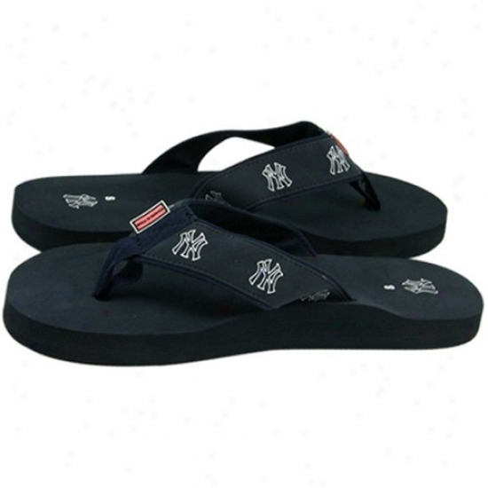 Vineyard Vines New York Yankees Men's Navy Blue Team Logo Flip Flops