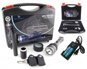 Combo: Olight M30 Triton Led Flashlight Kit + Tn270 Charger & 2 Pcs Tenergy 18650 3.7v 2600mah (buttontop W/ Pcb)