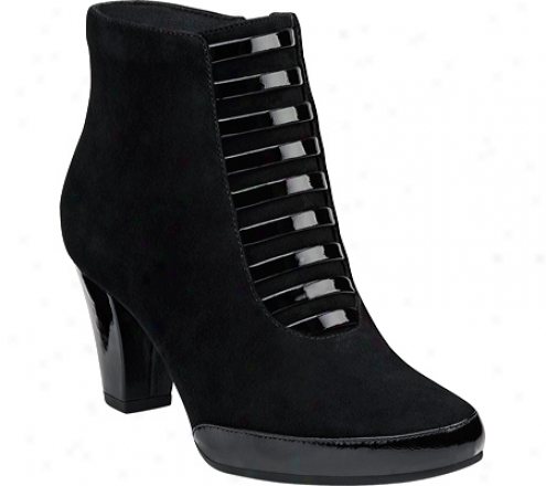 Clarks Diamond Rule (women's) - Black Suede