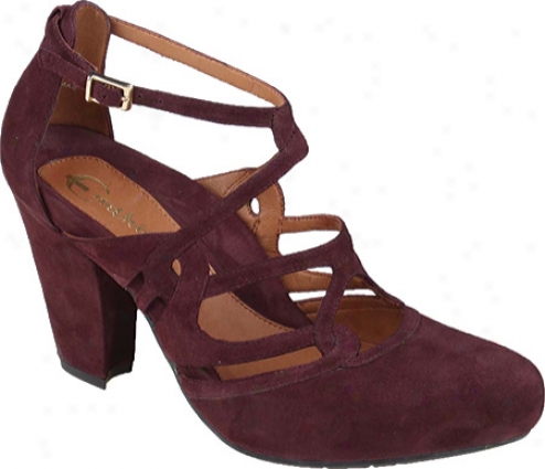 Ewrthies Saravena (women's) - Win Suede