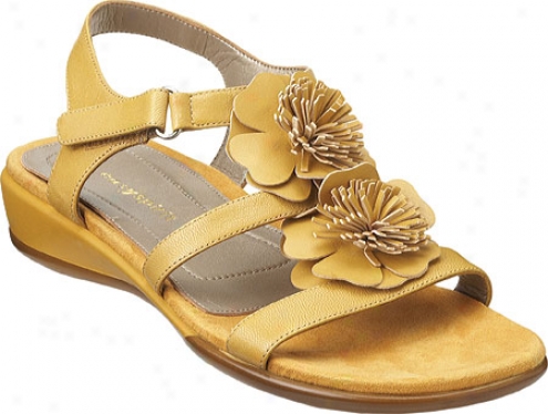 Easy Spirit Hoppy (women's) - Medium Yellow Leather