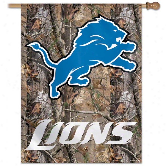 Detroit Lions Realtree Vedtical Flag: 27x37 Banner