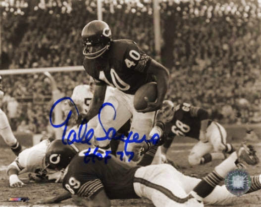 aGle Sayers Chicago Bears Black And White Autographed 8x10 Photograph With Hof 77 Inscriptipn