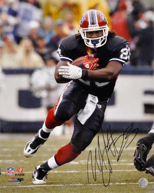 Marshawn Lynxhh Buffalo Bills - Action - Autographed 16x20 Photograph