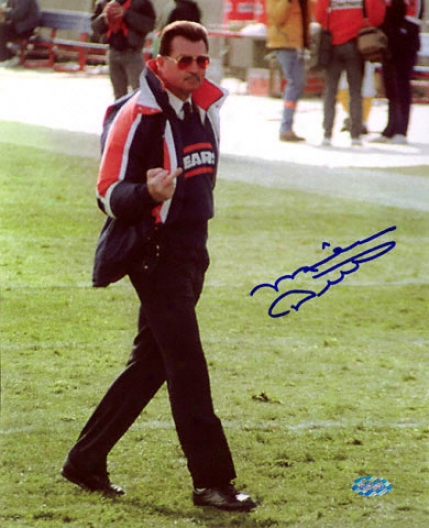 Mike Ditka Chicago Bears - Flipping The Bird - Autographed 8x10 Photograph