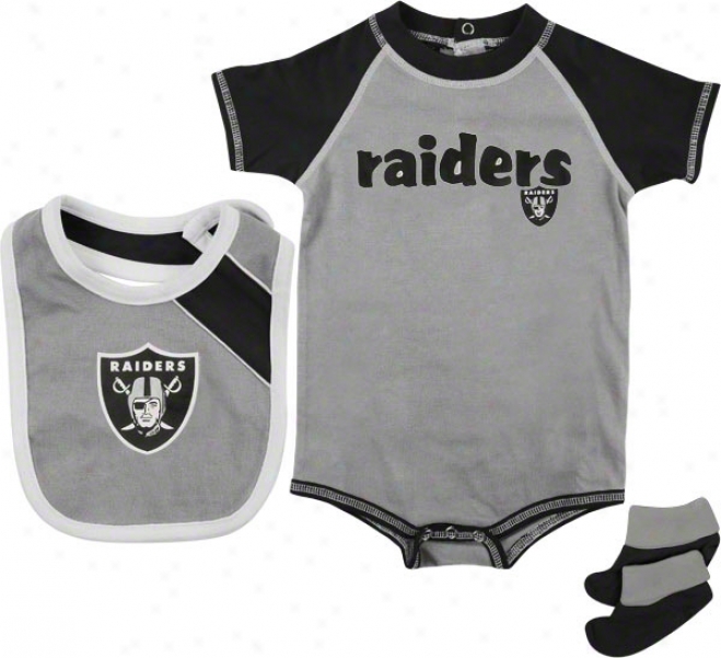 Oakland Raiders Newborn Creeper, Bib, And Bootie Set