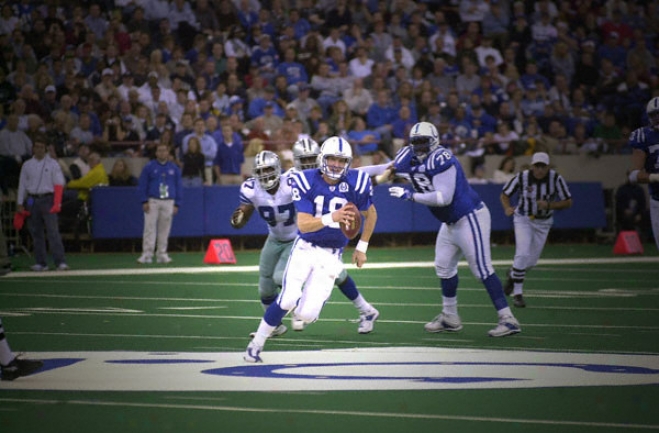 Peyton Manning Indianapolis Colts - Off And Running Spotlight - 16x20 Representation