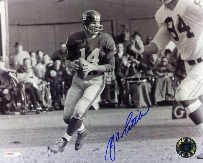 Y.a. Tittle New York Giants 8x10 Autographed Black And White Photograph